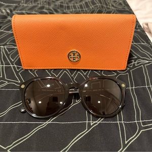 Tory Burch polarized sunglasses with sleeve and case